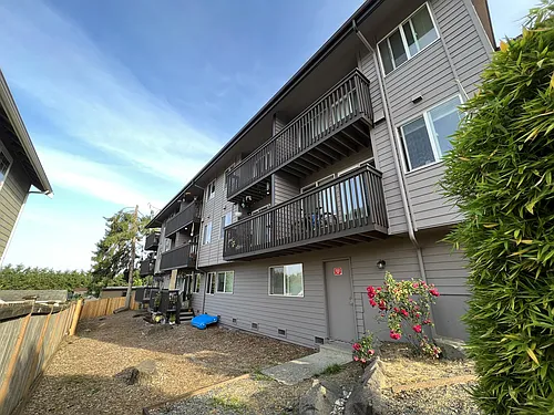 324 Avenue J Photo 1