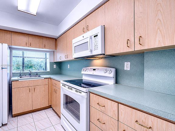 4th image of 9440 W Flagler St APT 205