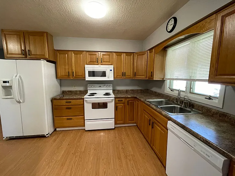 12 Spruce Ave — Photo 2