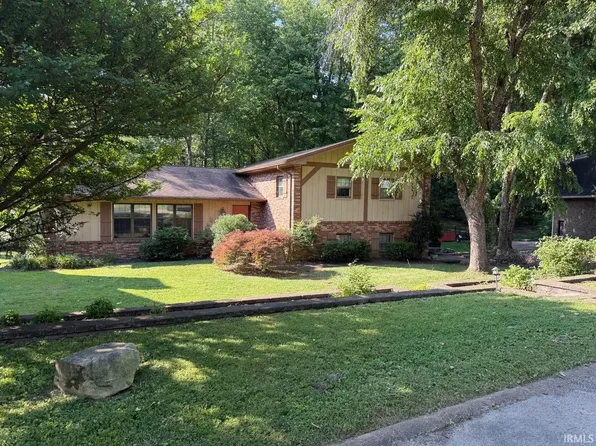 8217 Berry Dr, Evansville, IN 47710