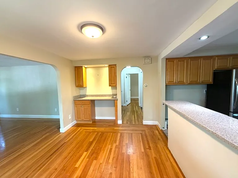 652 East Ave — Photo 4