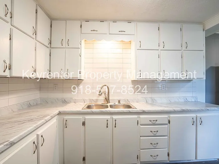 419 E Pine St — Photo 7