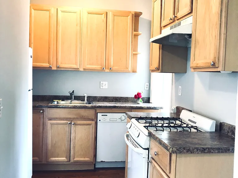 20 Hoyt St #4 — Photo 8