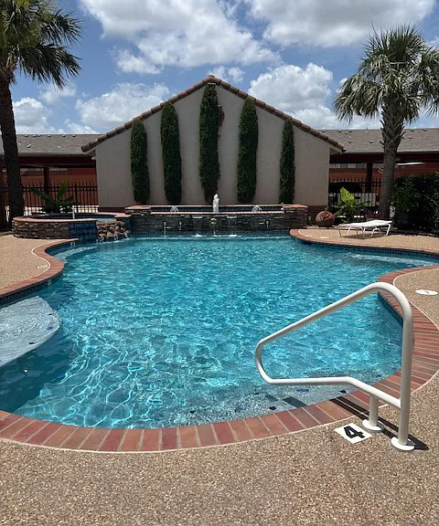Waxahachie Village Condominiums — Photo 1