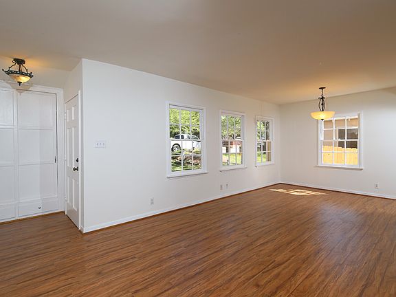 2nd image of 3724 Montrose Ave