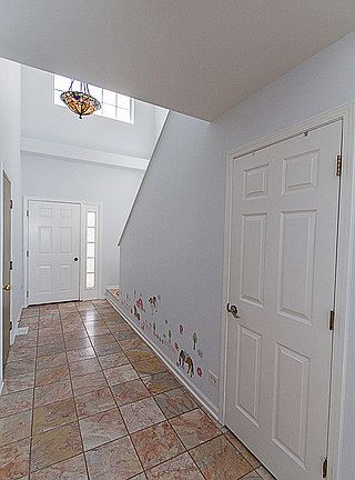 4th image of 929 Waterford Ln