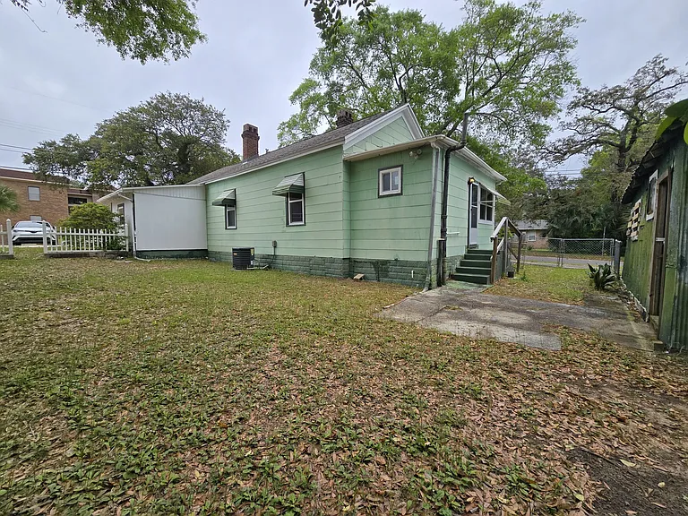 511 E La Rua St — Photo 18