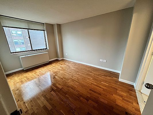 5th image of 189 W 89th St APT 12D