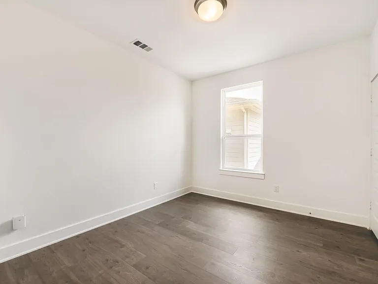 1505 Seeger Dr — Photo 18