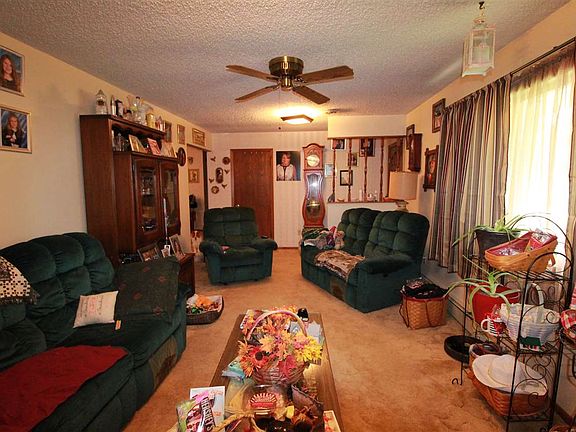3rd image of 202 Adams St