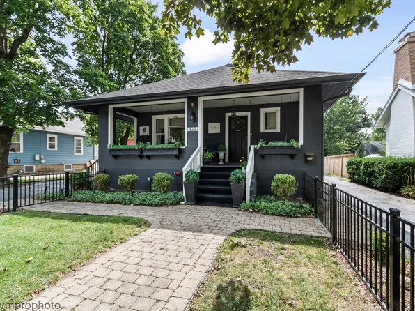 329 W Main St, Barrington, IL 60010