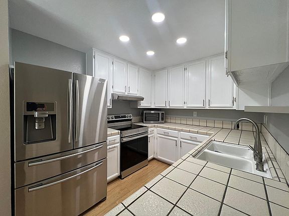 5th image of 442 Costa Mesa Ter
