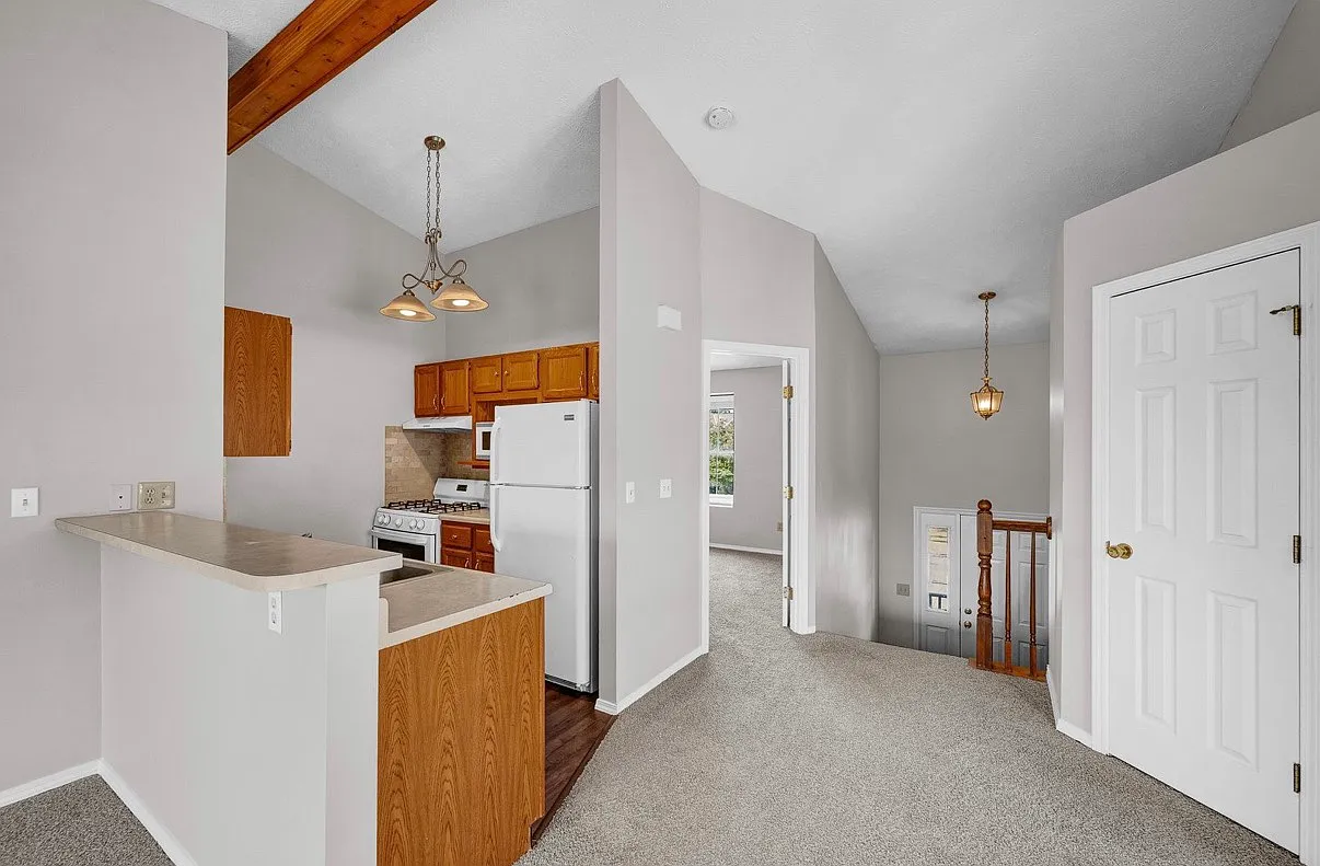 3 bed, 1462 sqft, $2,100 — Photo 4