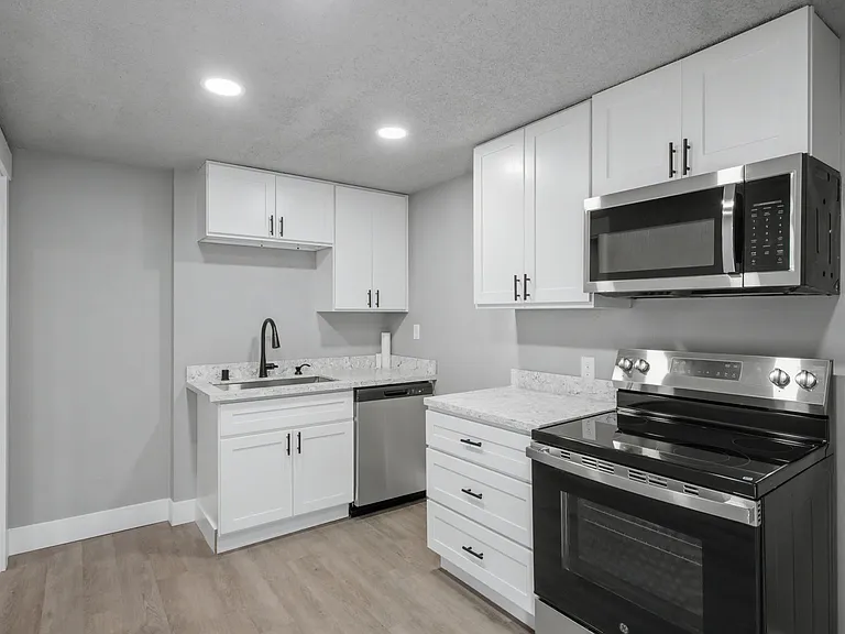 322 S Birch St — Photo 13