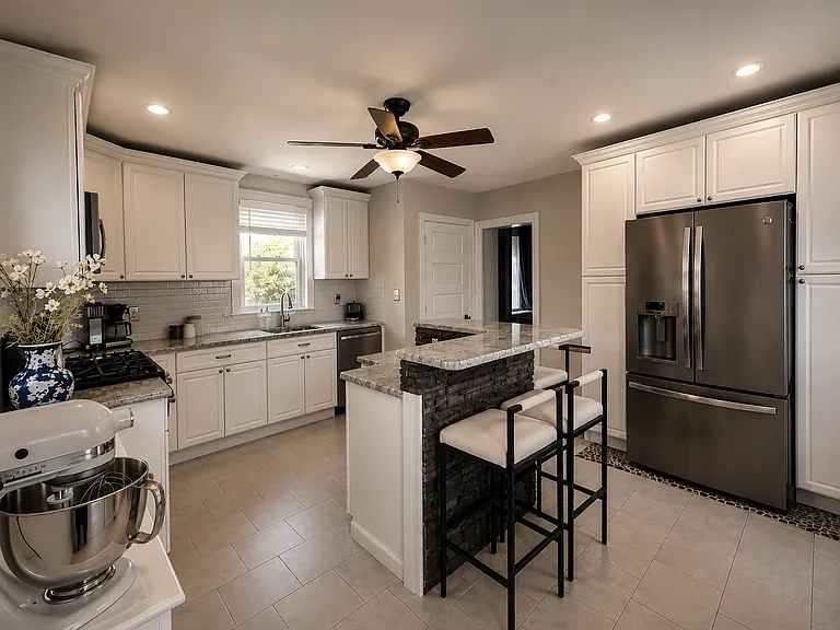 352 W 5th Ave — Photo 4