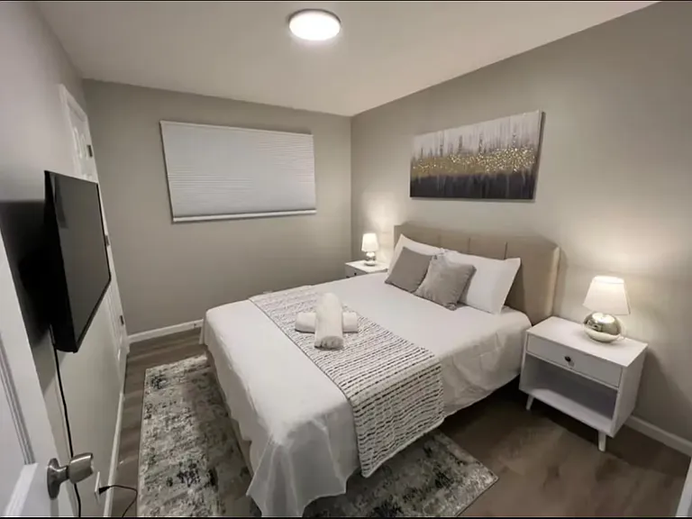 734 Barry Ave — Photo 2
