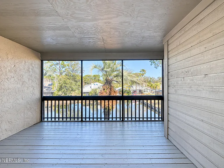 225 Cranes Lake Dr — Photo 2