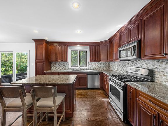 5th image of 14149 Dublin Ct