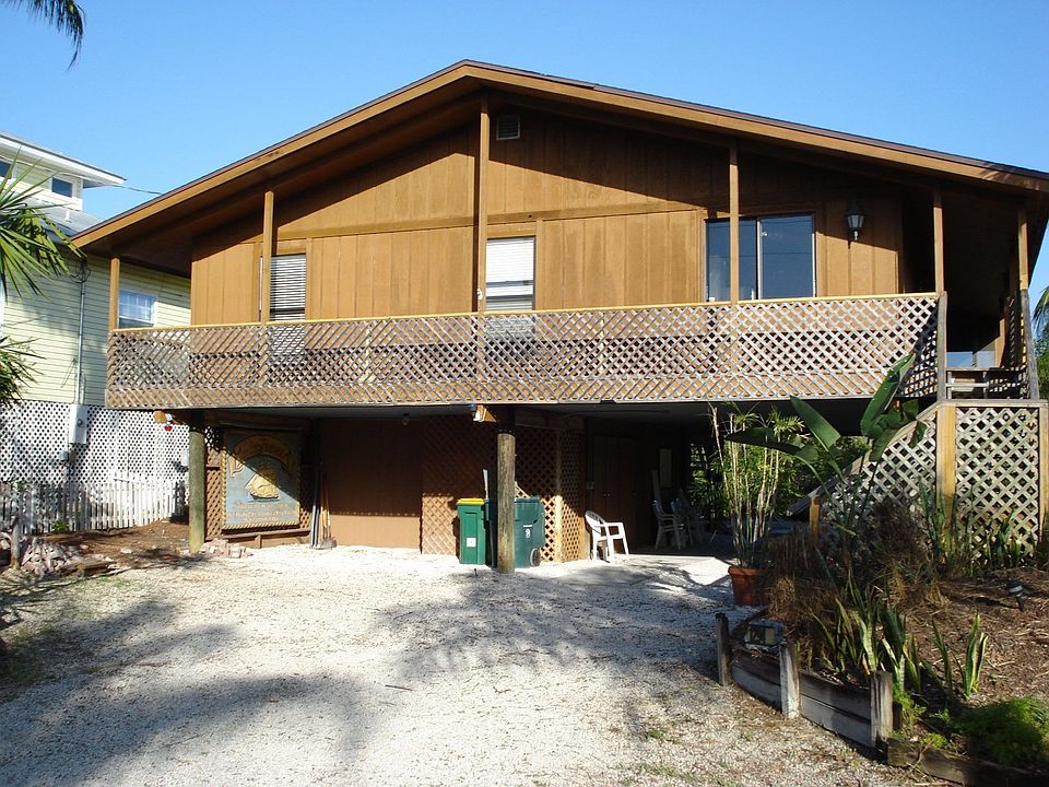 Classic Old Florida waterfront living