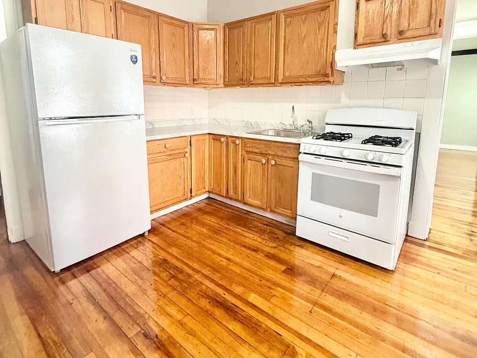 603 Howard Ave #2C