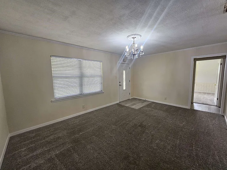 1211 Webb St — Photo 4