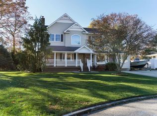 42 Craig Pl, Islip Terrace, NY 11752
