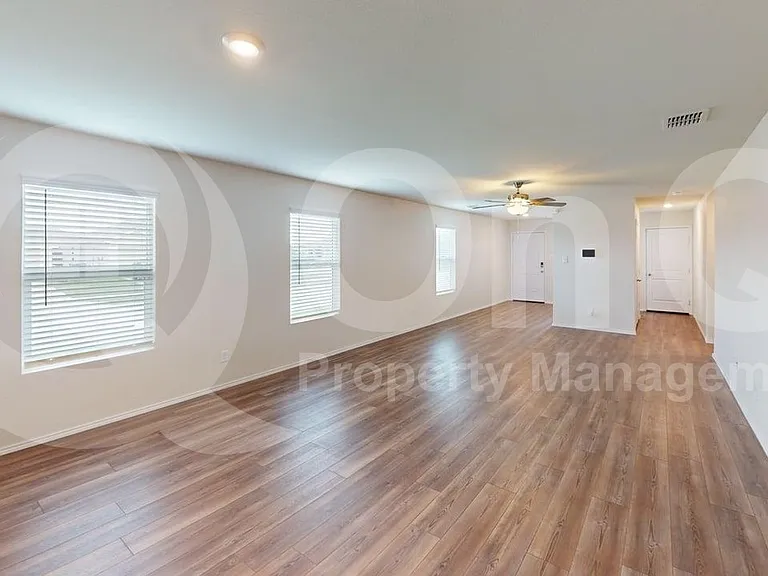 5322 Longshadow Dr — Photo 7