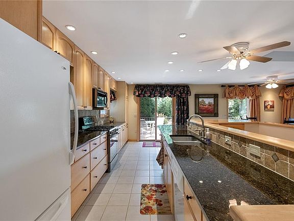 3rd image of 5043 Briar Creek Trl