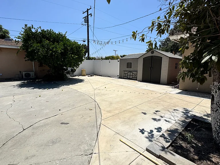 6752 Rostrata Ave — Photo 12