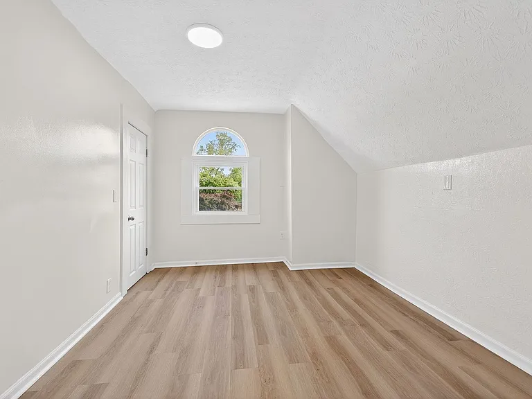 7378 E Main St — Photo 18