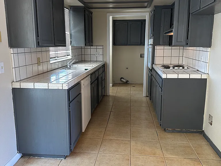 5085 W Kadota Ave — Photo 3