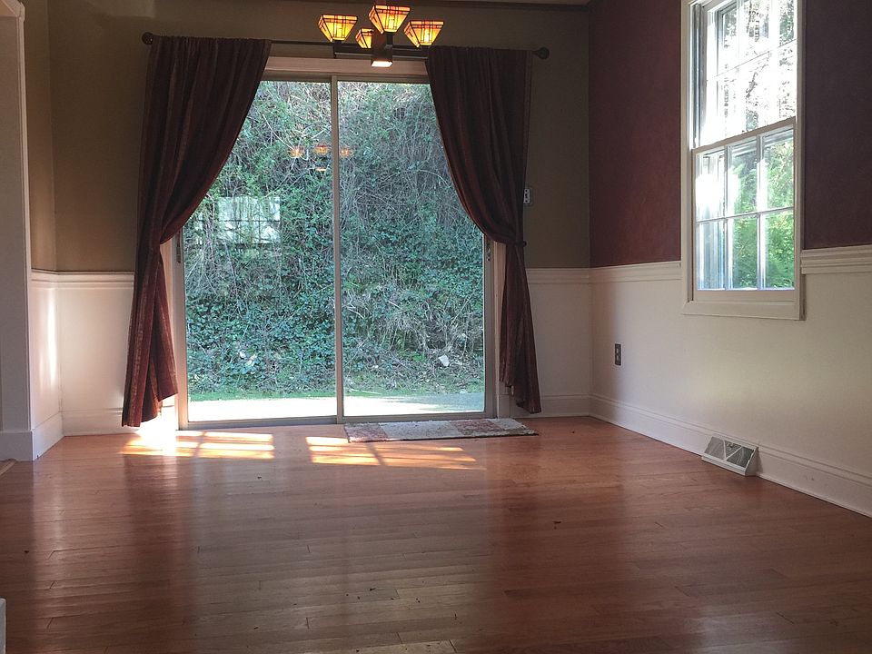 Sliding glass door off DR