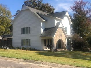 2105 Hickory Rd, Vestavia Hills, AL 35216