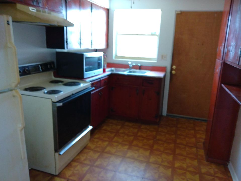 1st image of 301 5th Ave