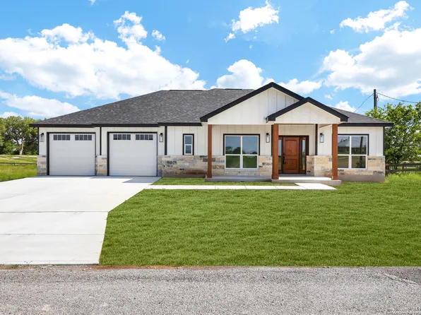 492 Spanish Grant Circle, Bandera, TX 78003