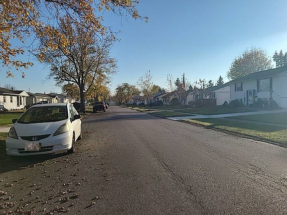 4th image of 67 Mayberry Dr W