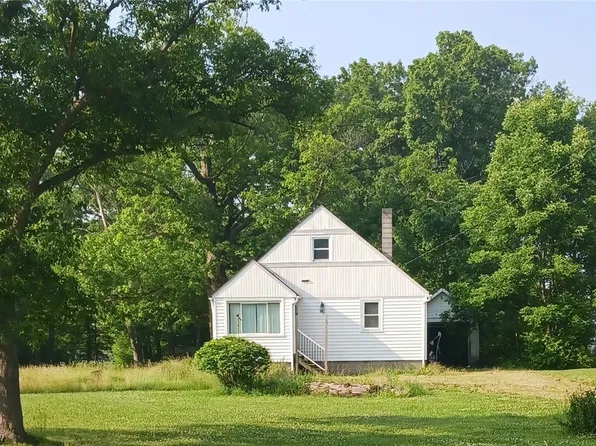 2506 Forest Dr, Hinckley, OH 44233