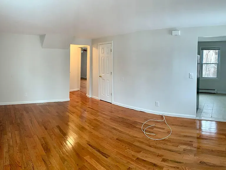 39 Hawthorne Dr #1 — Photo 3