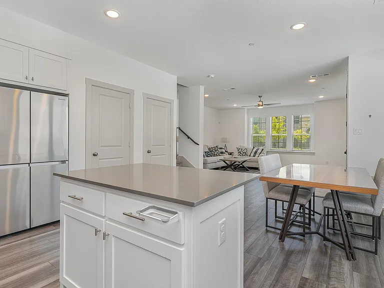 681 Claire Ln — Photo 12