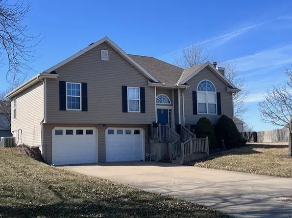 1103 Rosewood Ct, Cameron, MO 64429