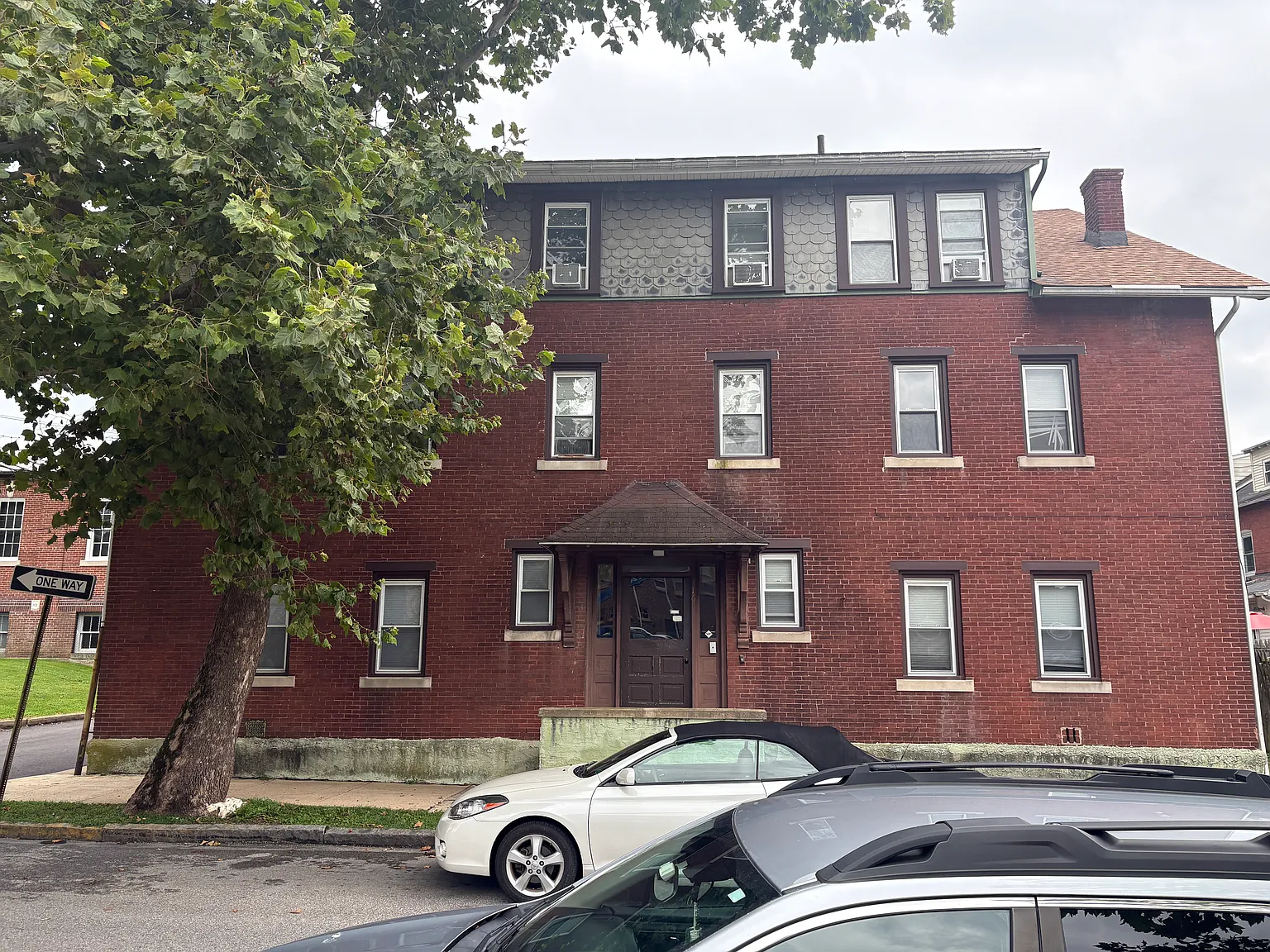 16 W Washinton Street — Photo 1