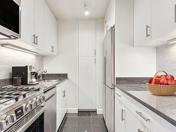 4th image of 333 E 56th St APT 8M