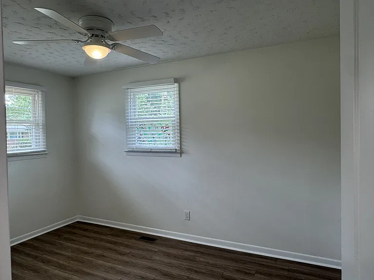 208 Regalwood Dr — Photo 11