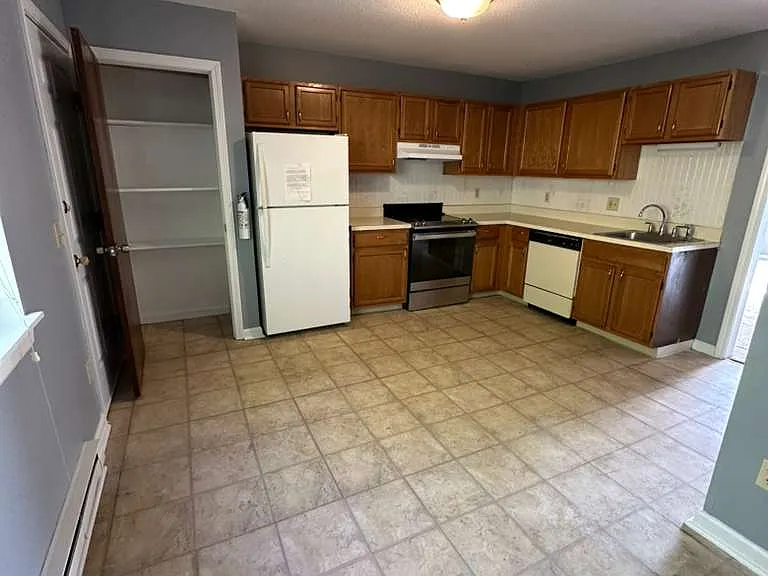 176 Lincoln St #9 — Photo 2