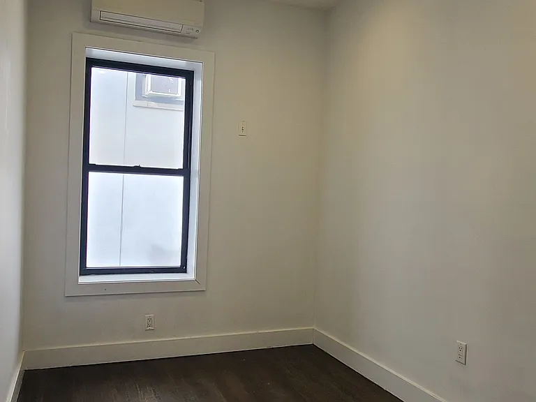548 Howard Ave #2L — Photo 7