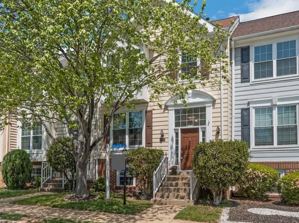 46878 Graham Cove Sq, Sterling, VA 20165