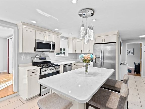 2nd image of 129 Chief Justice Cushing Hwy