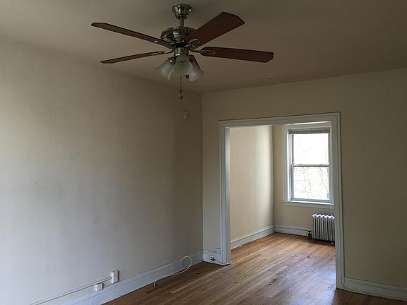 4th image of 2754 N Artesian Ave APT 3