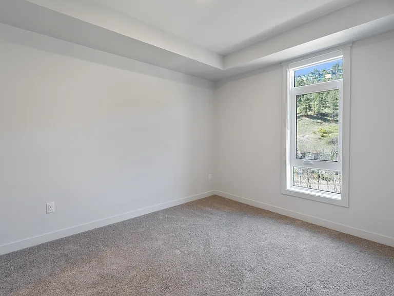 1520 Westside Rd S — Photo 36