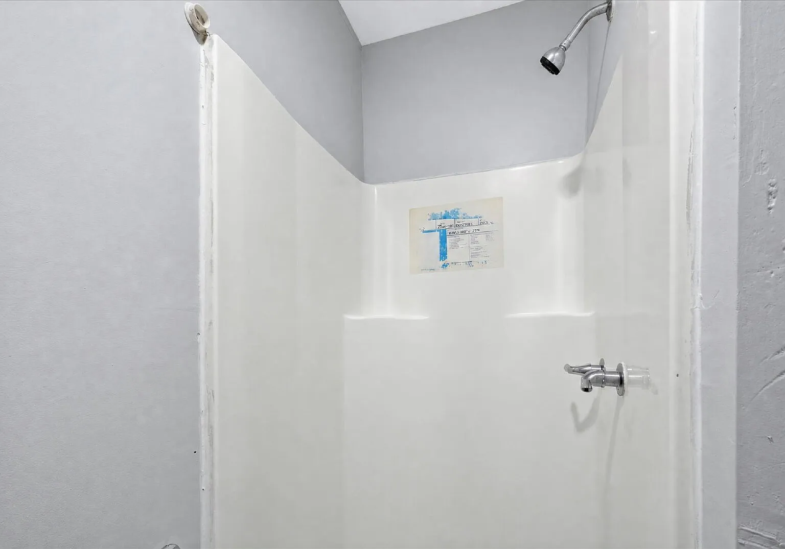 Studio, 1.0 bath, $775 — Photo 2